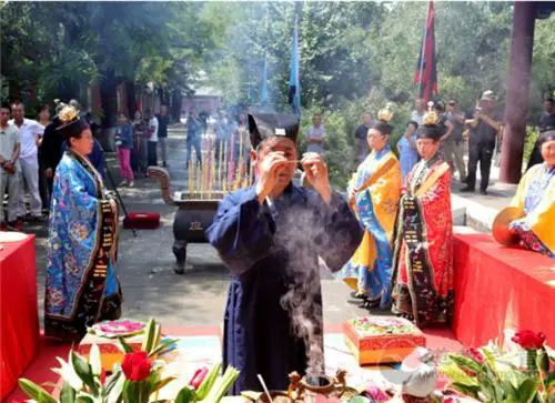 择吉日孩子满月 给孩子祈祷 给老人安抚