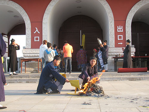 平时去庙上可以还阴债吗，流产后还阴债